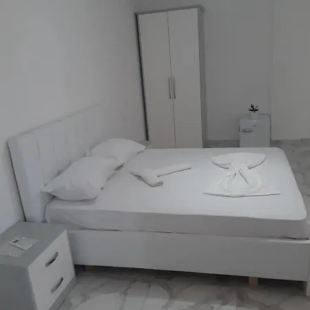 Kompleksi Tre Shqiponjat Hotel 4*