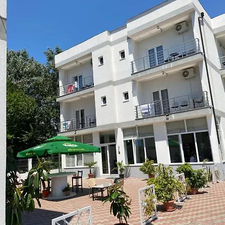 Kompleksi Tre Shqiponjat Hotel 4*