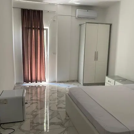 Hotel Kompleksi Tre Shqiponjat 4*