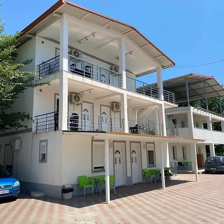 Kompleksi Tre Shqiponjat Hotel